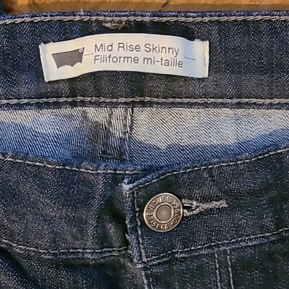 Levi's Mid Rise Jeans - Picture 6 of 8